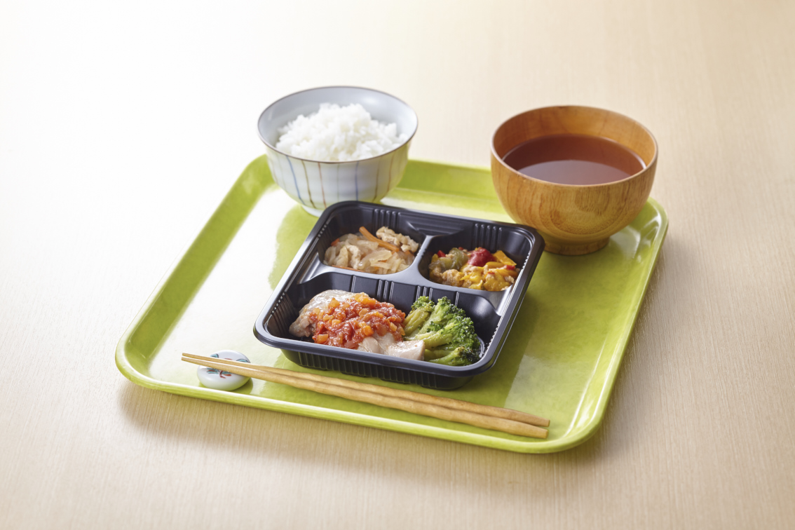 <div class='lum-box'><h4 class='fontColor_blue lum-font-size'>冷凍惣菜　楽チンさぽーとでり</h4></div><div class='lum-font-cnt'>・仕込み、調理、盛付け、洗浄不要！温めるだけ
・人手不足の問題解決に！福祉施設様に
・土日のみや、スタッフ不足の期間のみの利用も可能</div>