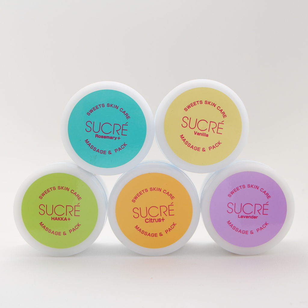 <div class='lum-box'><h4 class='fontColor_blue lum-font-size'>スイーツスキンケア　シュクレ</h4></div><div class='lum-font-cnt'>北海道産の甜菜糖のシュガースクラブ。濡れた肌になじませてサッと洗い流すだけの簡単ケア。砂糖が肌の水分と皮脂のバランスを整え、保湿。毎日朝晩、全身に使用できます。</div>