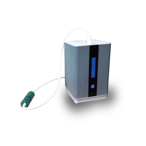 <div class='lum-box'><h4 class='fontColor_blue lum-font-size'>水素ガス吸入器「ロケットプレミアム」※新タイプ</h4></div><div class='lum-font-cnt'>99.9%の高濃度水素ガスを、毎分150㎖発生させるハイパワータイプ。12cm×12cm×19cmのサイズでとてもコンパクト。
水素水の生成も簡単！</div>