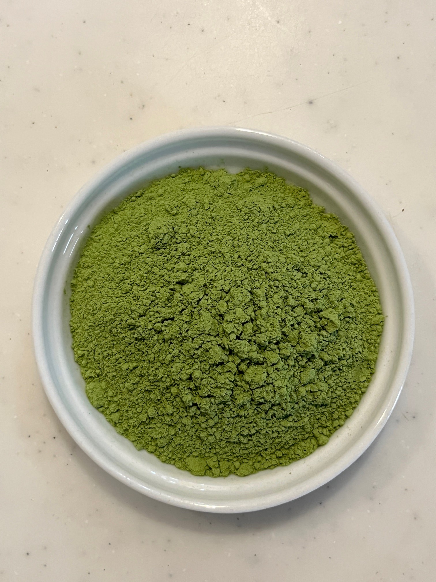 <div class='lum-box'><h4 class='fontColor_blue lum-font-size'>キューサイ国産ケールパウダー（100g）</h4></div><div class='lum-font-cnt'>国産ケール100％、農薬・化学肥料不使用、ヴィーガン認証取得のケールパウダー
パン生地やスープなどの原料としてご利用いただいています。</div>