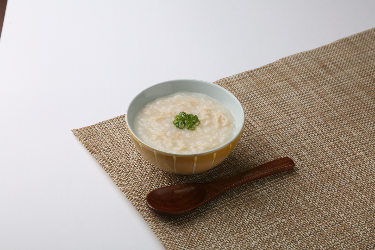 <div class='lum-box'><h4 class='fontColor_blue lum-font-size'> 糖質0gぷるんちゃん　中華がゆ</h4></div><div class='lum-font-cnt'>食物繊維加工品　糖質0gぷるんちゃん粒とうるち米をミックス、国産蒸し鶏を入れた中華がゆです。1袋あたり82kcal、糖質は15.0g、袋ごとレンジで加熱してすぐお召し上がりいただけます。ダイエットされている方に、健康志向の方に、おすすめの商品です。</div>