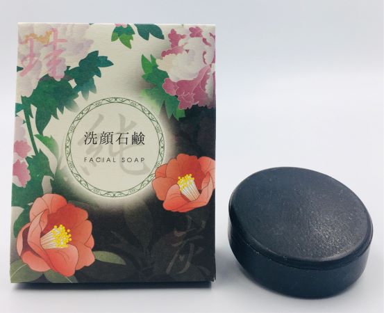 <div class='lum-box'><h4 class='fontColor_blue lum-font-size'>純珪洗顔石鹼</h4></div><div class='lum-font-cnt'>今話題の珪素石鹸。無添加の為、しっとり感が得られます。</div>