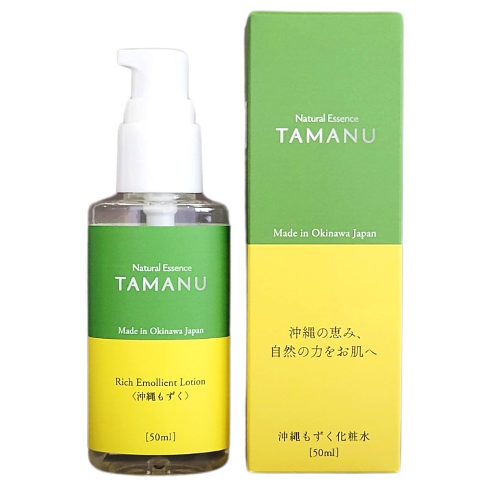 <div class='lum-box'><h4 class='fontColor_blue lum-font-size'>Natural Essence TAMANU 沖縄もずく化粧水</h4></div><div class='lum-font-cnt'>自社抽出の沖縄もずくエキスと、タマヌの葉エキスを配合した化粧水です。沖縄もずくエキスには、抗酸化やエラスチン分解抑制などの作用が、葉エキスには、抗糖化、抗酸化、抗菌などの作用が確認されています。フコイダンが豊富なことで知られる沖縄もずくの天然の保湿作用で、しっとりと潤いながらも、肌に良くなじみます。</div>