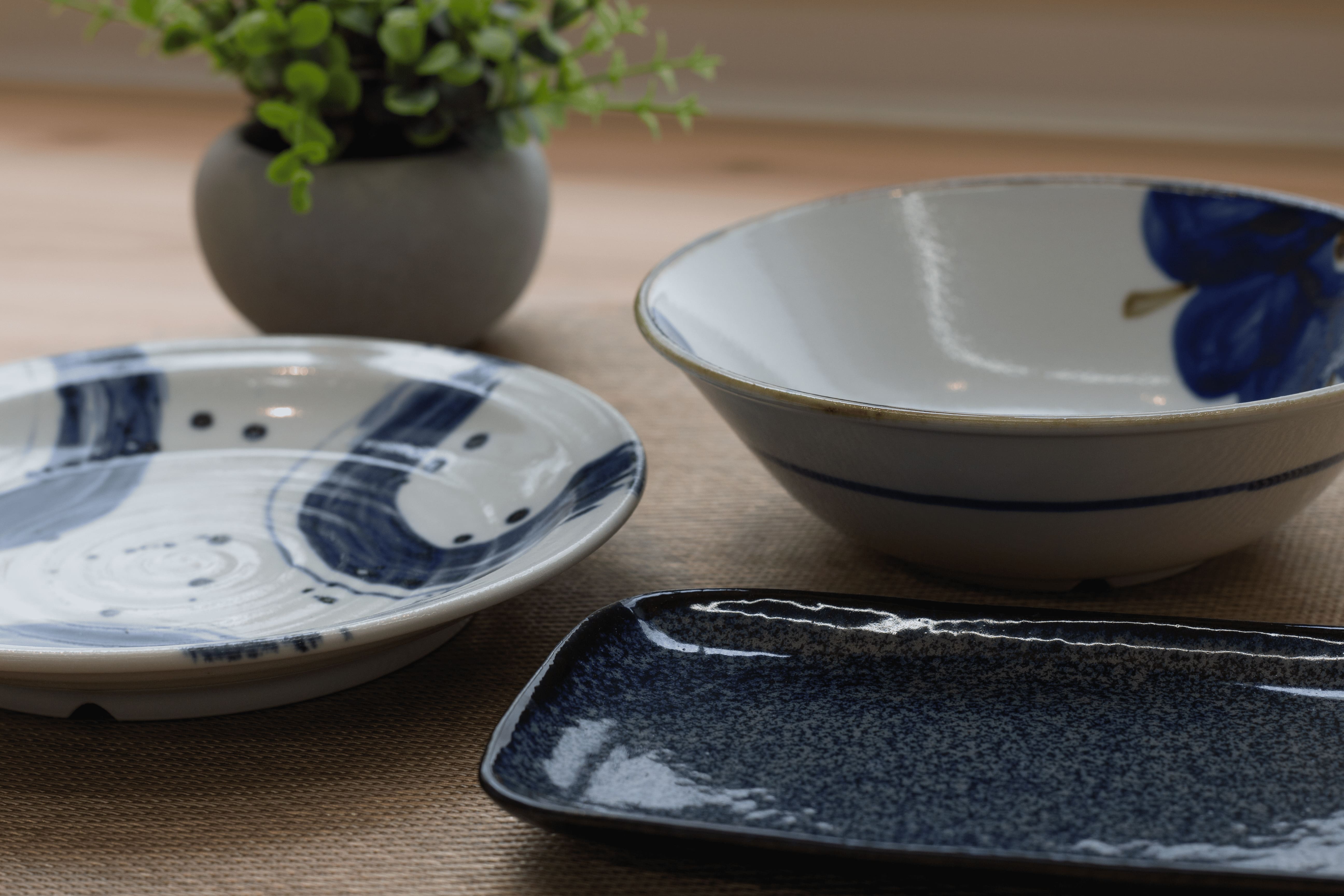 <div class='lum-box'><h4 class='fontColor_blue lum-font-size'>高齢者施設専用の磁器食器のレンタルセット</h4></div><div class='lum-font-cnt'>高齢者施設や介護施設専用のメイン皿＋飯碗のレンタルセットです。
全国初のサービスで、見た目をより美しく、食事を楽しんで頂くことで入居者満足度の向上に貢献します。</div>