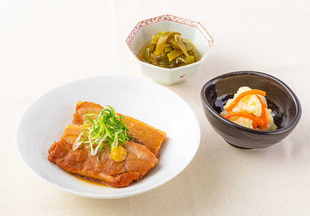 <div class='lum-box'><h4 class='fontColor_blue lum-font-size'>病院患者給食のための『メディカル献立』</h4></div><div class='lum-font-cnt'>完全サイクル且つ減塩食献立をベースに幅広い特別食（治療食）へも展開が可能です！</div>