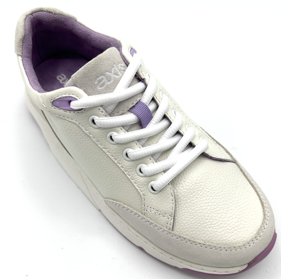 <div class='lum-box'><h4 class='fontColor_blue lum-font-size'>IBIZA / ABS24001</h4></div><div class='lum-font-cnt'>This model, designed in top-quality leather and suede, combines elegance and durability. It features the Axis Balance Shoes sole, specially designed to improve balance and reduce the risk of falls. This model is suitable for both slim and wide feet. The memory microfiber insole is removable for personalized comfort.</div>