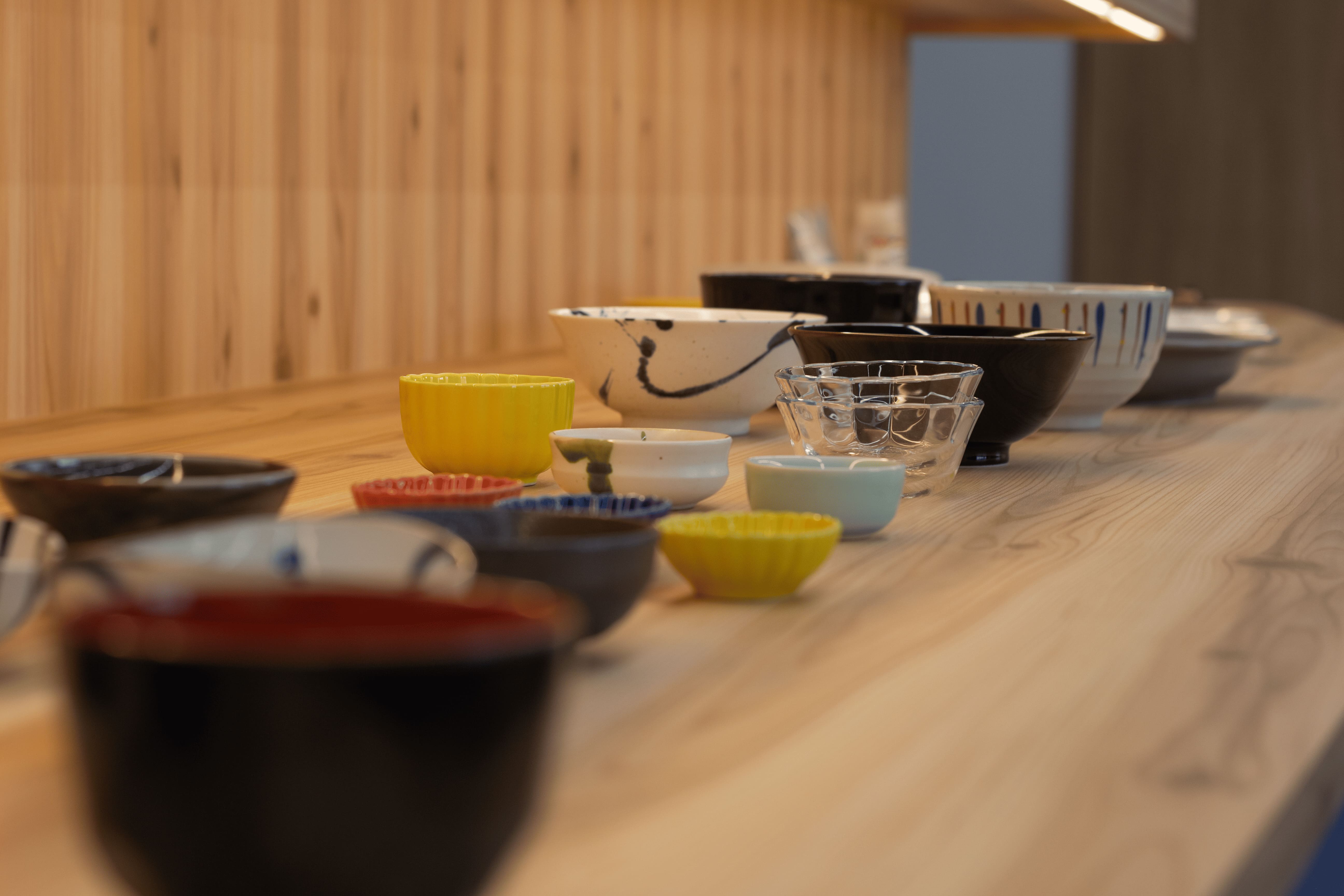 <div class='lum-box'><h4 class='fontColor_blue lum-font-size'>ワンストップセレクト</h4></div><div class='lum-font-cnt'>高齢者の食事量に合わせた食器をピックアップ。汁椀やグラス等、施設運営に必要なものが全て揃います！効率的に施設運営が可能になり、施設立ち上げにもピッタリです。</div>