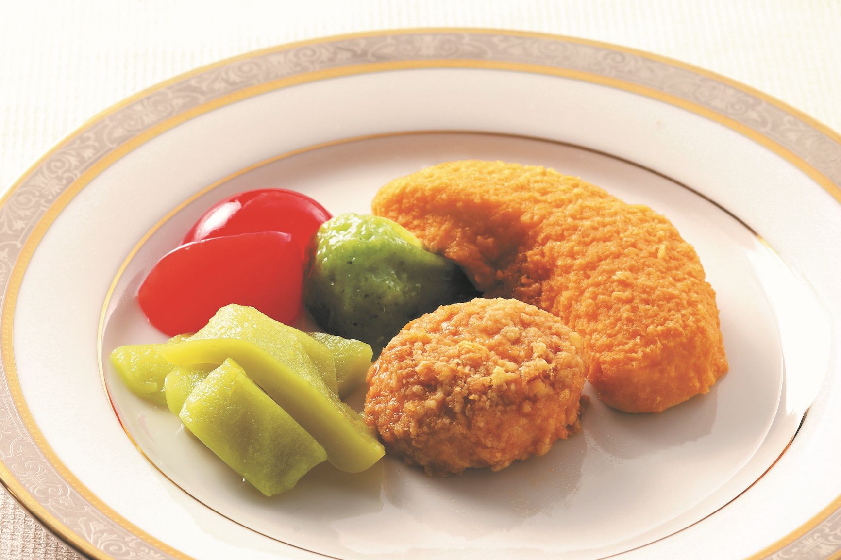 <div class='lum-box'><h4 class='fontColor_blue lum-font-size'>SF フライ風ムース</h4></div><div class='lum-font-cnt'>なめらかな食感のムース生地に当社独自のフライ風の衣を付けています。アイテムは鶏のからあげ・豚カツ・海老フライ風等の6品。蒸し調理で手軽に揚物料理を提供できます。</div>