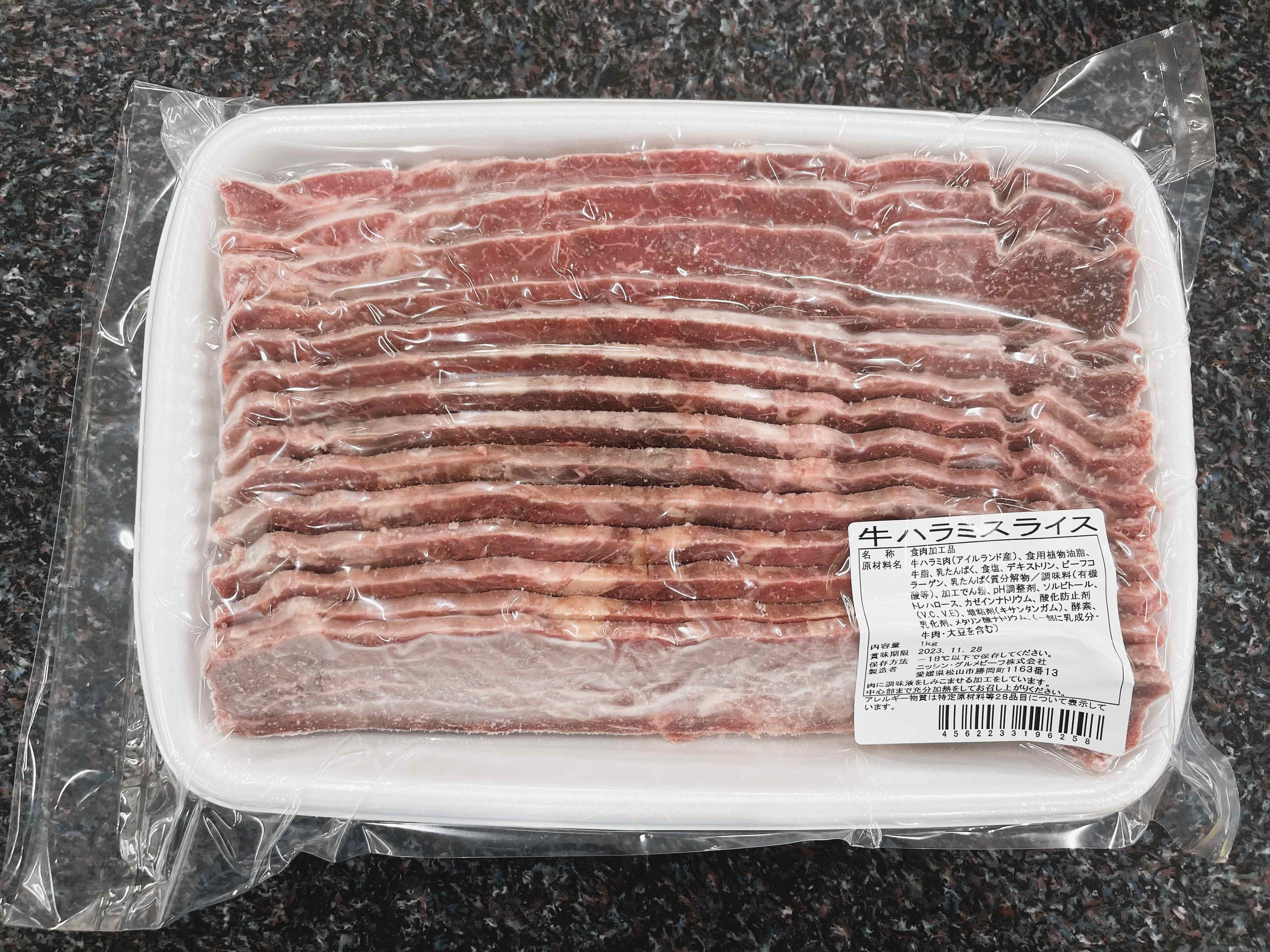 <div class='lum-box'><h4 class='fontColor_blue lum-font-size'>Thin skirt slices</h4></div><div class='lum-font-cnt'>Irish beef thin skirt, tenderized and sliced into large pieces. A versatile product that can be further cut according to the customers’ preferences. </div>