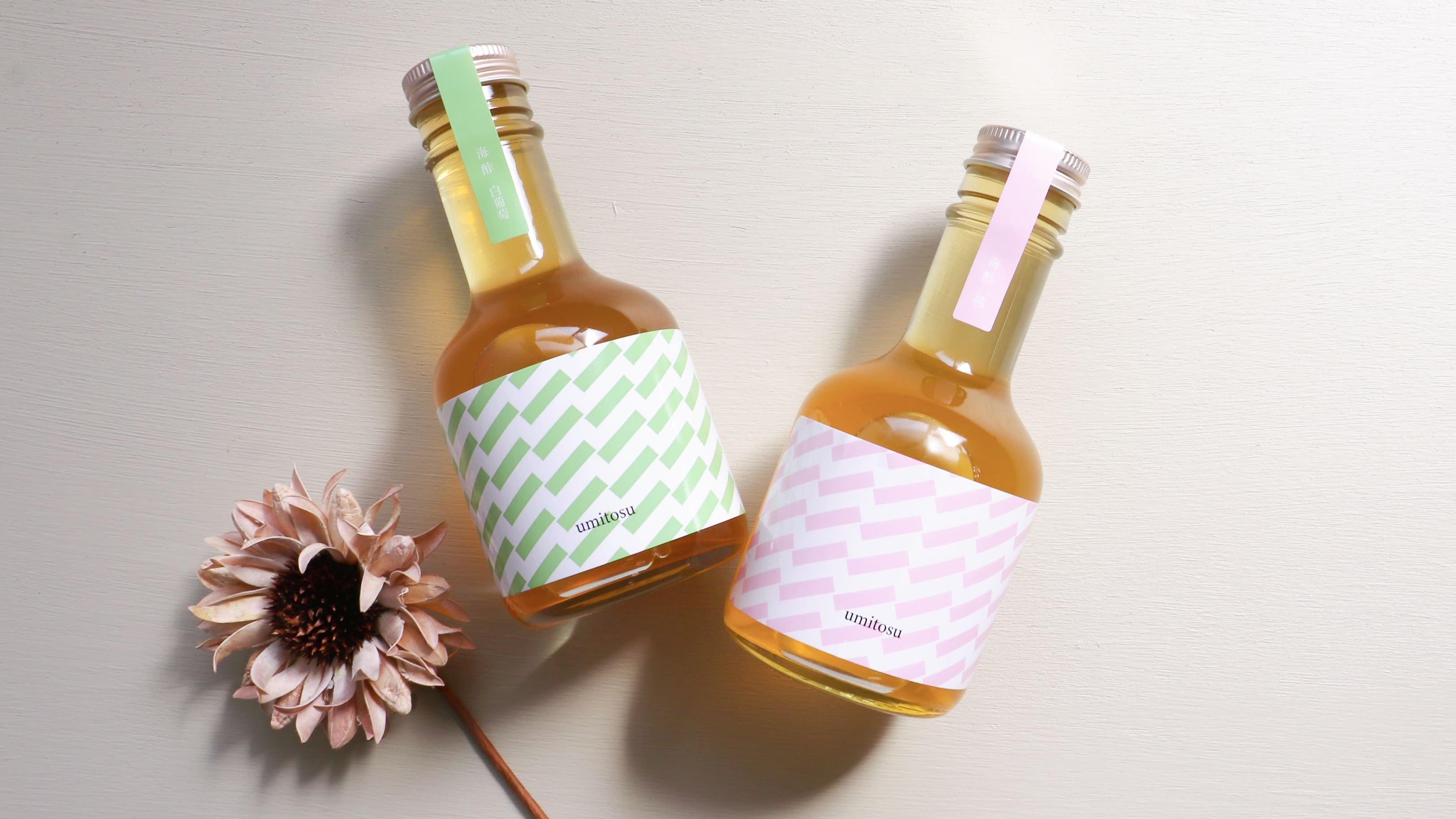 <div class='lum-box'><h4 class='fontColor_blue lum-font-size'>umitosu</h4>
         </div>
         <div class='lum-font-cnt'>A fruity vinegar drink diluted 5 to 6 times. Even those who do not like vinegar can enjoy it in various ways. Contains dietary fiber from seaweed and other ingredients that are good for women. The original blend of vinegar gives it a mild taste.</div>