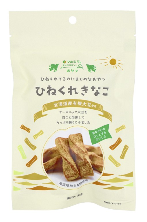 <div class='lum-box'><h4 class='fontColor_blue lum-font-size'>マルシマ　ひねくれきなこ</h4></div><div class='lum-font-cnt'>◎北海道の大地で大切に育てられたオーガニック大豆を、尾道のきな粉工房で皮ごとまるごと焙煎したきな粉と、北海道産のてんさい糖をたっぷり練り込みました。
◎きな粉の味わいと、北海道産のてんさい糖のやさしい甘さ、しっとりした食感がクセになる、昔ながらの「ほっ」とするおやつです。</div>