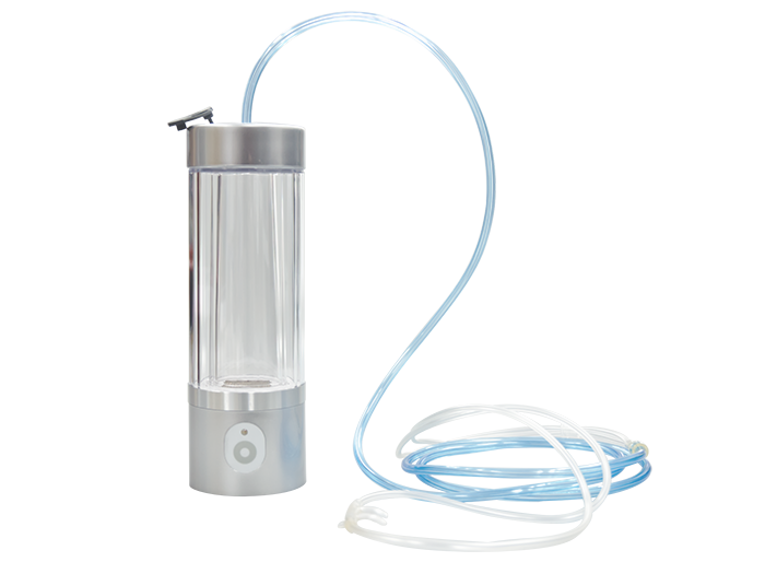 <div class='lum-box'><h4 class='fontColor_blue lum-font-size'>充電式水素ガス＆水素水生成器「ダブル水素ボトル｣</h4></div><div class='lum-font-cnt'>1台で深呼吸による水素ガスの吸入と水素水の飲用ができる携帯式生成器。
深呼吸で収集管の中に溜めた高濃度の水素を吸入できるため、アスリートをはじめとした20,000人以上の方にご愛用いただいています。</div>