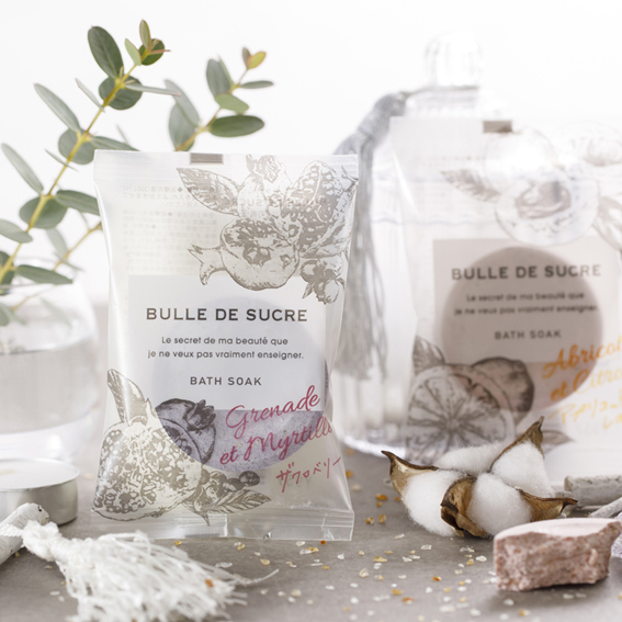 <div class='lum-box'><h4 class='fontColor_blue lum-font-size'>BULLE　DE　SUCRE</h4></div>
        	 <div class='lum-font-cnt'>Bürdeschkul is a [bath cosmetic*non-Quasi-drugs] with enhanced moisturizing properties. It contains 30% brown sugar in a carbonated tablet. Sugar has high water retention and moisturizing properties, and gives moisture to the skin. It is also one of the least irritating ingredients for the skin and is recommended for people with sensitive skin. Please experience moist and soft skin after bathing.</div>