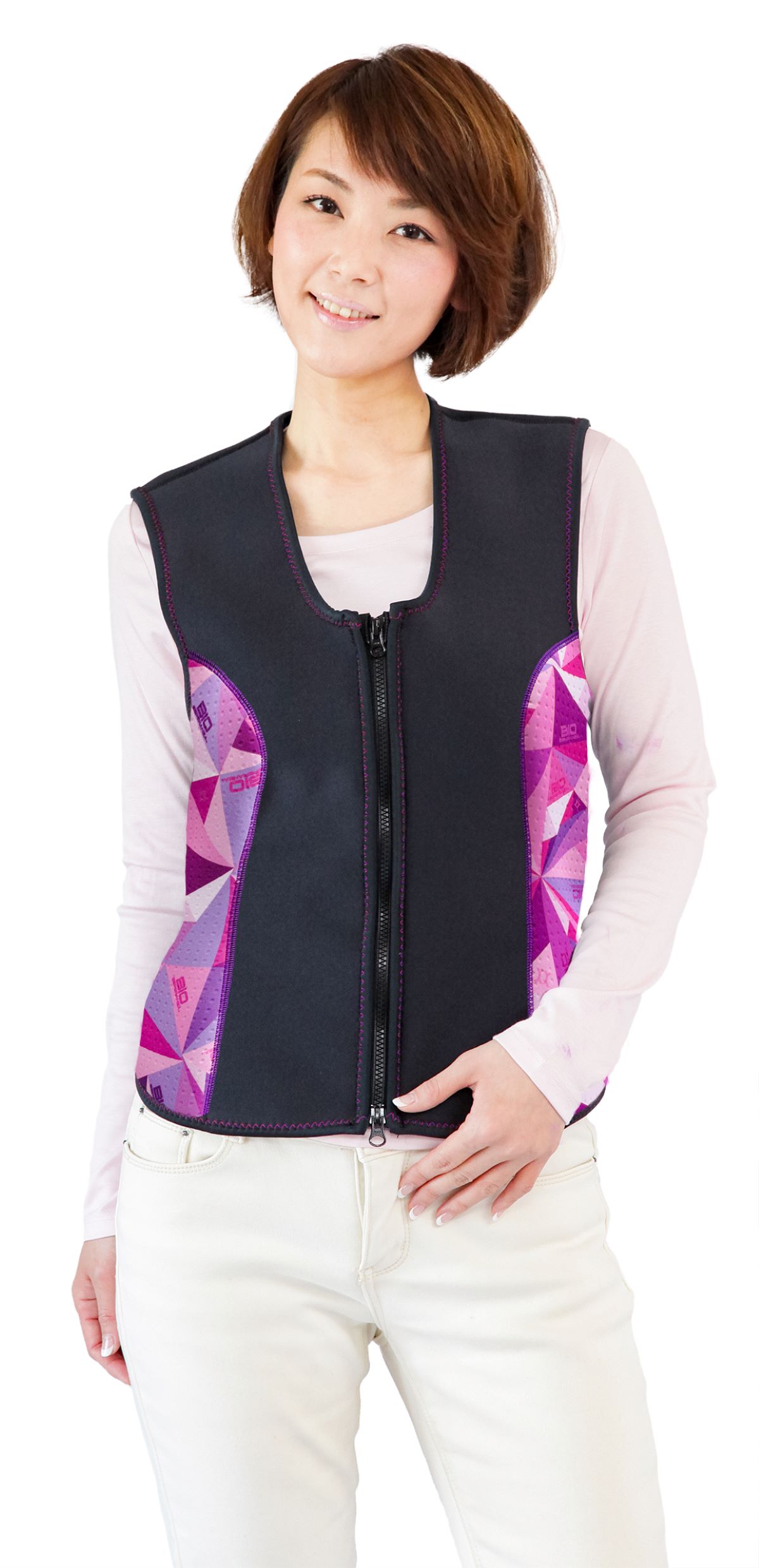 <div class='lum-box'><h4 class='fontColor_blue lum-font-size'> Megurimi Vest</h4></div>
        		<div class='lum-font-cnt'>By promoting blood circulation through the effect of far infrared rays, wearing it will help reduce symptoms such as fatigue and muscle stiffness. There is no limit to how long you can wear it. Also, since it is made of 3-layer fabric, it is durable and the spectral emissivity of far infrared rays remains unchanged. Available in two sizes, one for both men and women and one for women.</div>