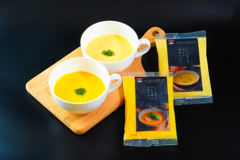 <div class='lum-box'><h4 class='fontColor_blue lum-font-size'>とろーりなめらかコーンポタージュ</h4></div><div class='lum-font-cnt'>ホテルクオリティの美味しさと栄養設計を両立し、なめらかな飲み口と咽喉ごしの良さが特徴です。
グルコマンナンの特徴を活かして、医療・介護現場での活用を前提に開発されたスープです。</div>