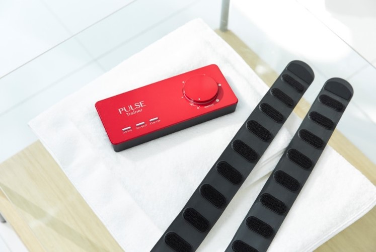 <div class='lum-box'><h4 class='fontColor_blue lum-font-size'>パルストレーナー</h4></div><div class='lum-font-cnt'>巻くだけ簡単、立体トレーニング</div>