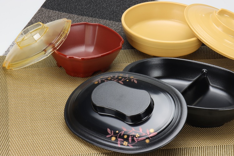 <div class='lum-box'><h4 class='fontColor_blue lum-font-size'>高機能樹脂 PES（ペス）食器</h4></div><div class='lum-font-cnt'>耐衝撃、耐熱、着色汚れに強いPES樹脂を採用。スチーム機器や電子レンジ、塩素漂白も対応しております。
ニュークックチル方式に最も適したハイエンドモデルです。</div>