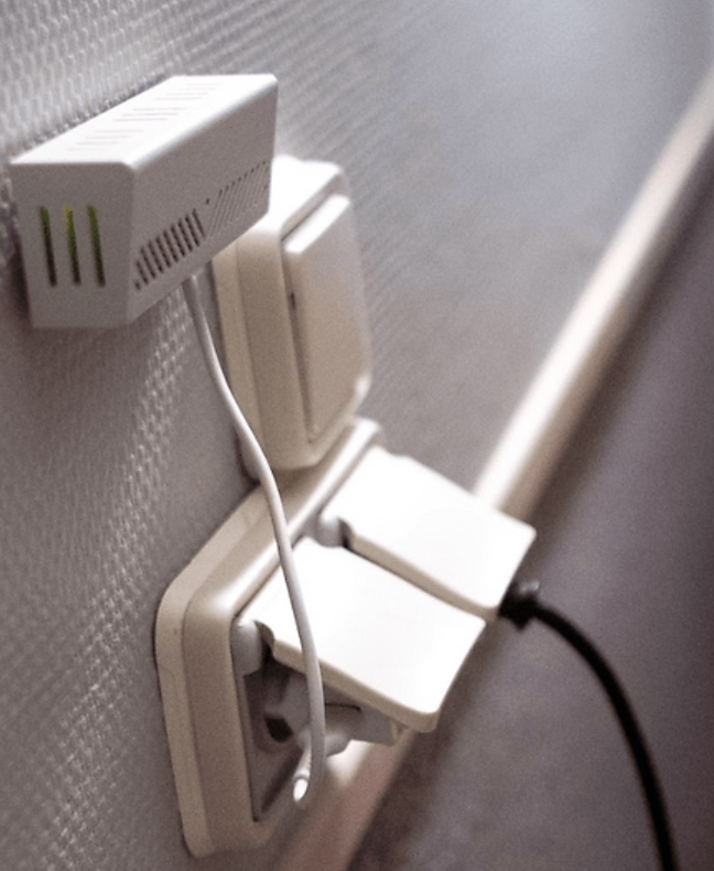 <div class='lum-box'><h4 class='fontColor_blue lum-font-size'>音見守りAI</h4></div><div class='lum-font-cnt'>フランス発！介護現場を音で見える化する、AIセンサー。Orikioは、従来のナーシングコールでは見落とされがちな
危機につながる異音を検知するAI機器です。</div>