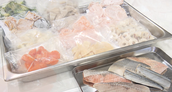 <div class='lum-box'><h4 class='fontColor_blue lum-font-size'>ソフィーチェ・ウノシリーズ（やわらか素材）</h4></div><div class='lum-font-cnt'>凍結含浸を利用した食材を販売しております。肉類や魚介類、野菜類や練り物、漬物など約40種類の食材を取り揃えております。</div>