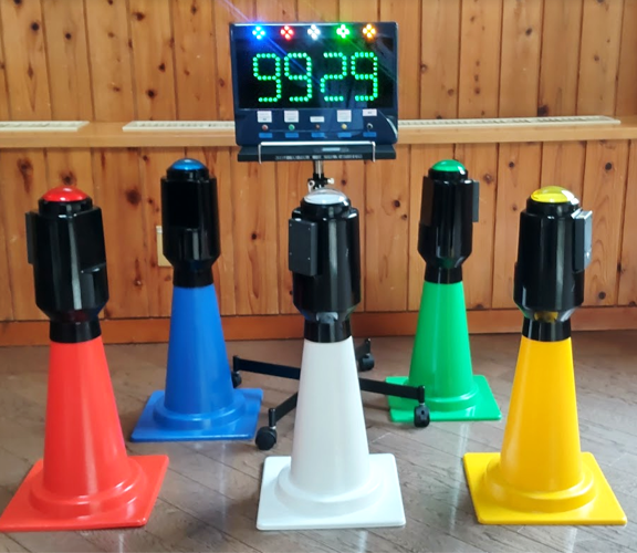 <div class='lum-box'><h4 class='fontColor_blue lum-font-size'>スポトレク</h4></div><div class='lum-font-cnt'>5色の独立した光とボタンスイッチ合わせて体を動かすことで、反応力・判断力・運動能力を楽しく高める運動×レクリエーション機器です。時間や得点で数字化可能です。</div>