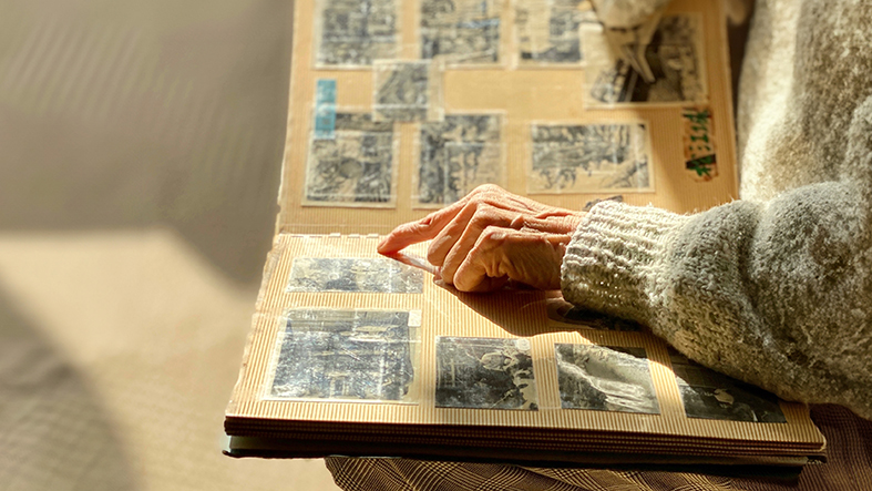 <div class='lum-box'><h4 class='fontColor_blue lum-font-size'>思い出一緒に入居プラン</h4></div><div class='lum-font-cnt'>施設入居の際に捨ててしまうことが多い思い出の品。入居前にアルバムや思い出の品を、終の棲家までもっていくことができるようにまとめます。家屋整理や残置物処理も。</div>