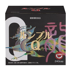 <div class='lum-box'><h4 class='fontColor_blue lum-font-size'>【独自原料LR末Ⅲ(ミミズ乾燥粉末)】ルンブルQ</h4></div><div class='lum-font-cnt'>ルンブルクスルベルスという品種のミミズを原料として、特許製法によって不純物を可能な限り取り除くことで、純度を極限まで高めて製造したエイジングケアサプリメントです。
さらに、若々しさと活力を支える「コエンザイムQ10（還元型）」を配合。年齢に負けず元気で美しい毎日を、内側から力強くサポートします。
</div>