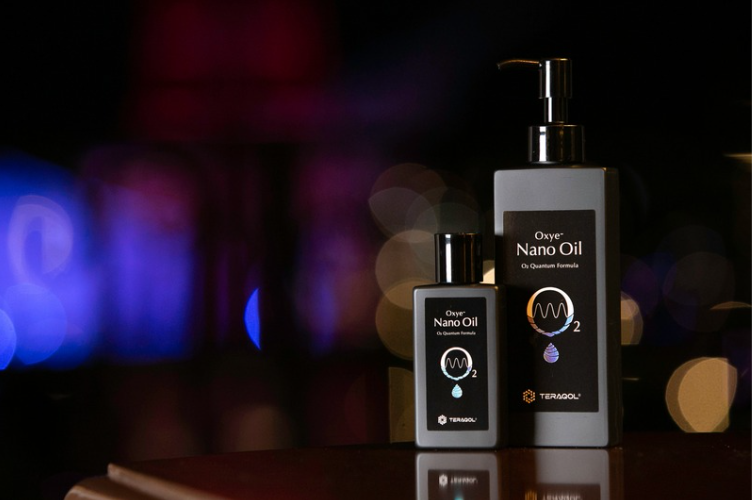 <div class='lum-box'><h4 class='fontColor_blue lum-font-size'>Oxye-Nano Oil — Topical Oxygen Oil</h4>
         </div>
         <div class='lum-font-cnt'>A “topical oxygen” oil developed in Japan, featuring a world-first dual formulation of high-energy oxygen and hydrogen. Using the internationally patented TERAQOL® quantum processing technology, oxygen and hydrogen are stabilized within the oil, while the peanut oil base allows smooth absorption and care down to the stratum corneum. Designed with frequency resonance at 528 Hz, 432 Hz, and terahertz waves, it supports a relaxing sensory experience through the skin.</div>