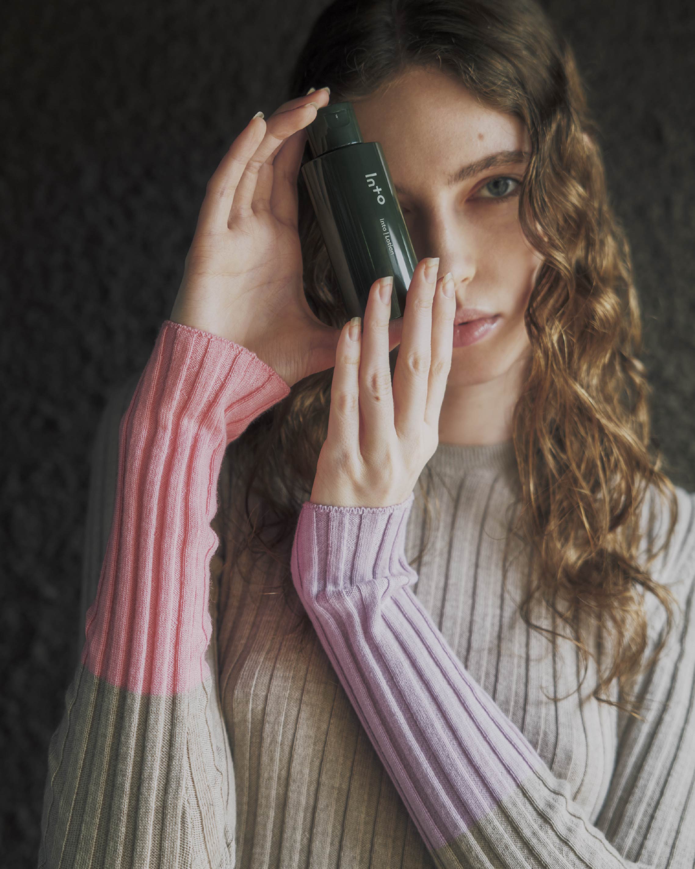 <div class='lum-box'><h4 class='fontColor_blue lum-font-size'>Into Lotion</h4>
         </div>
         <div class='lum-font-cnt'>An all-in-one toner enriched with over 15 plant-based ingredients, including moringa extract, antibacterial and antioxidant rosemary leaf water, and corn sugar–derived propanediol that provides both moisture and protection.</div>