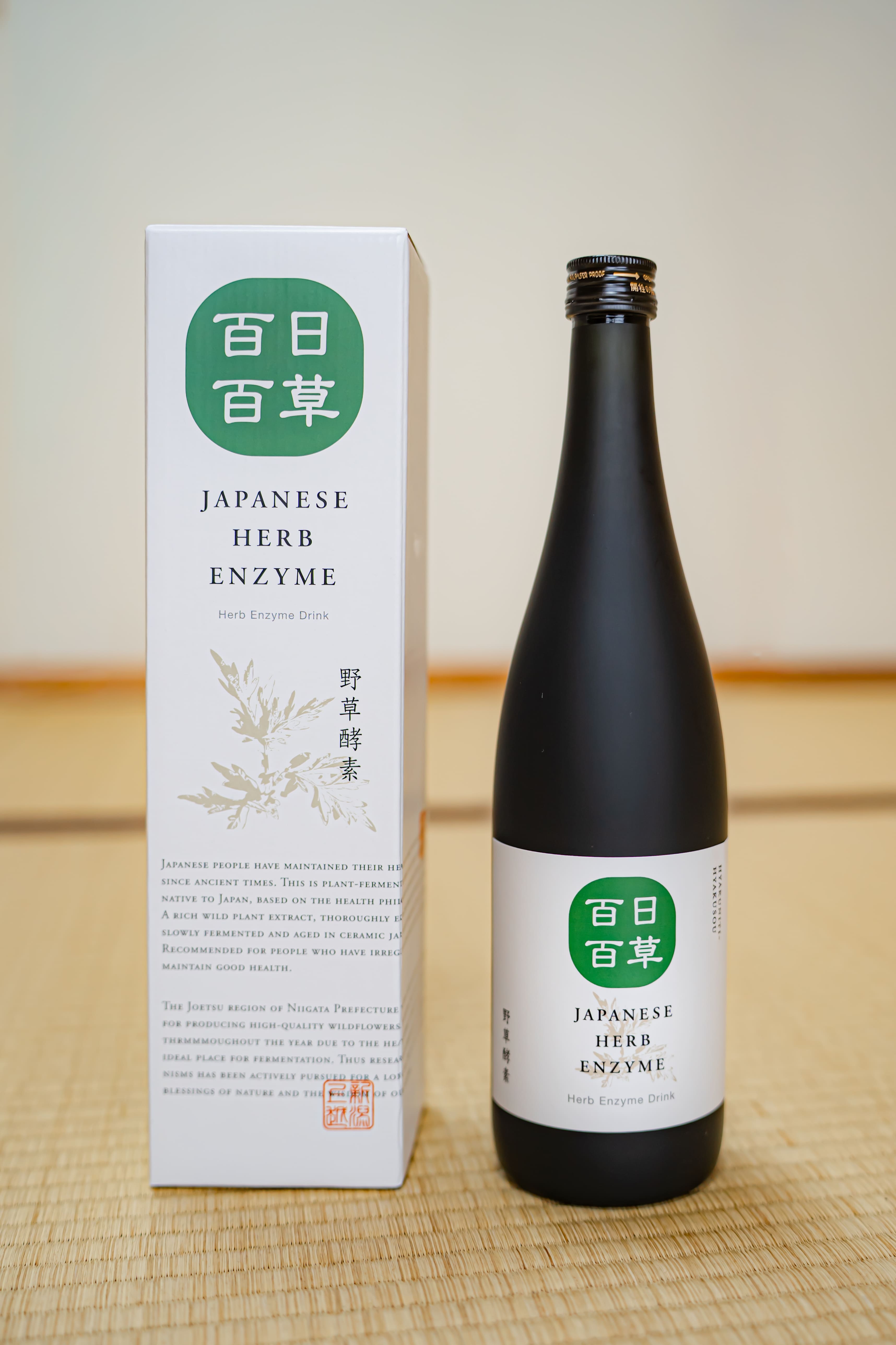 <div class='lum-box'><h4 class='fontColor_blue lum-font-size'>野草酵素 百日百草  ベーシック</h4></div><div class='lum-font-cnt'>日本の伝統的な食文化の中で親しまれてきたヨモギを中心に、80種の植物を発酵し、無添加で仕上げた日本発のウェルネスドリンク。健康・美容をサポートし、医学団体日本成人病予防協会認証の安心品質が特長。</div>