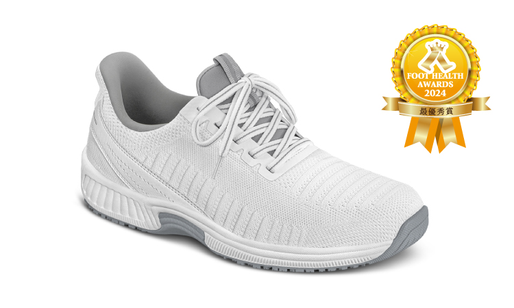 <div class='lum-box'><h4 class='fontColor_blue lum-font-size'>YARI／KITA</h4>
         </div>
         <div class='lum-font-cnt'>Revolutionary step-in sneakers engineered with stretchable uppers and mobility-changing support.</div>