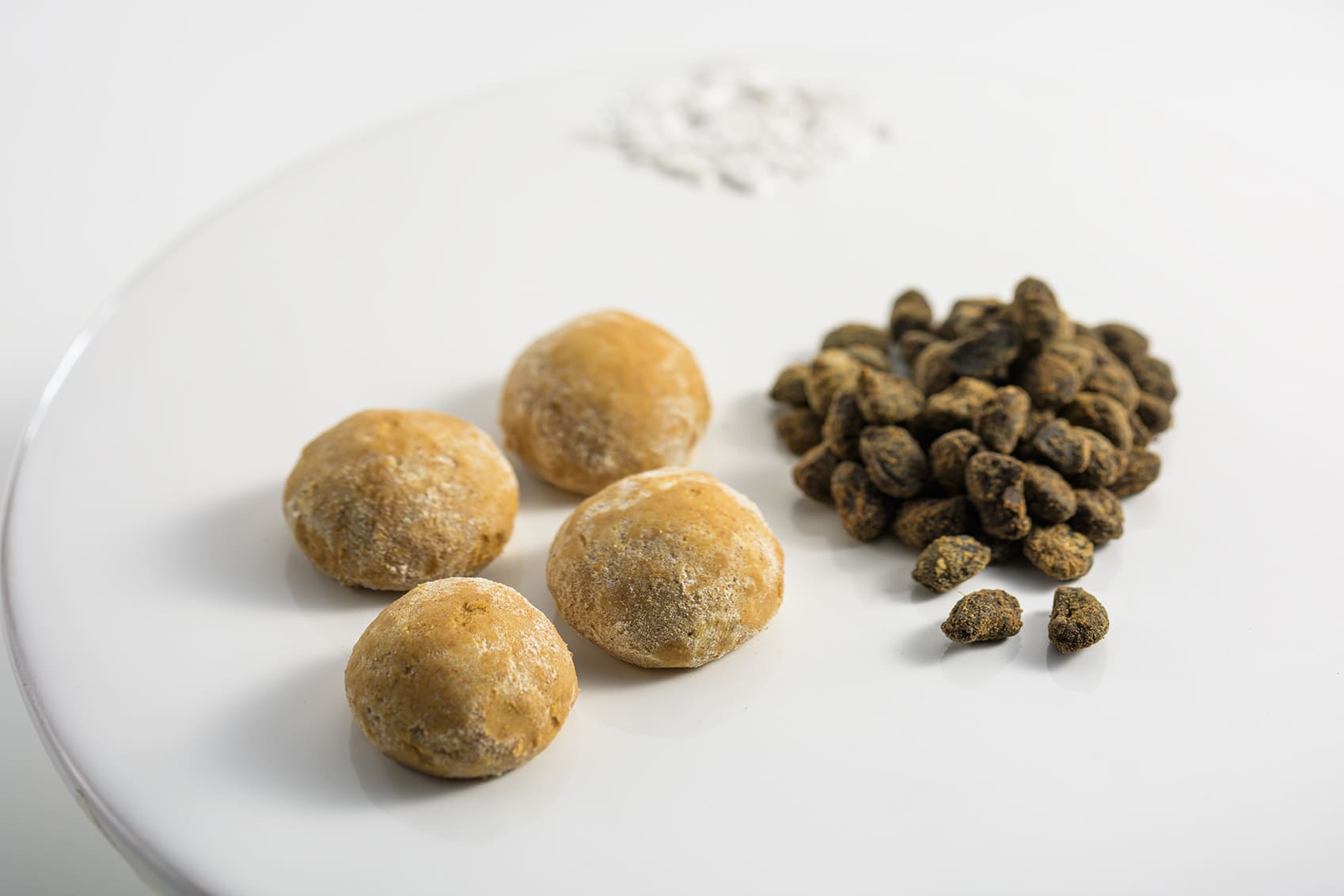 <div class='lum-box'><h4 class='fontColor_blue lum-font-size'>Hama-Natto Snowball “Kamosu”</h4>
         </div>
         <div class='lum-font-cnt'>Snowball cookies made with “Hama-Natto,” a fermented soy food known for supporting women against declining hormones, menopausal symptoms, and osteoporosis — a delightful treat perfect for rewarding yourself or giving as a gift.</div>