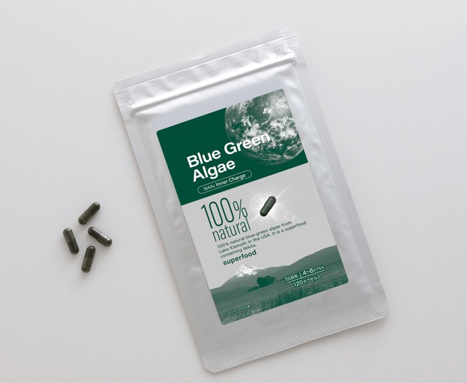 <div class='lum-box'><h4 class='fontColor_blue lum-font-size'>MAAsインナーチャージ</h4></div><div class='lum-font-cnt'>●ブルーグリーンアルジーは35億年間にも渡る地球環境の激変の中でも生き存えた驚くべき生命体です。
●天然100% 現代人に不足する栄養素をサポート30種のミネラル、13種のビタミン、20種のアミノ酸、8種の脂質含有”75種類の栄養素”
●オーガニック原料100%使用です</div>