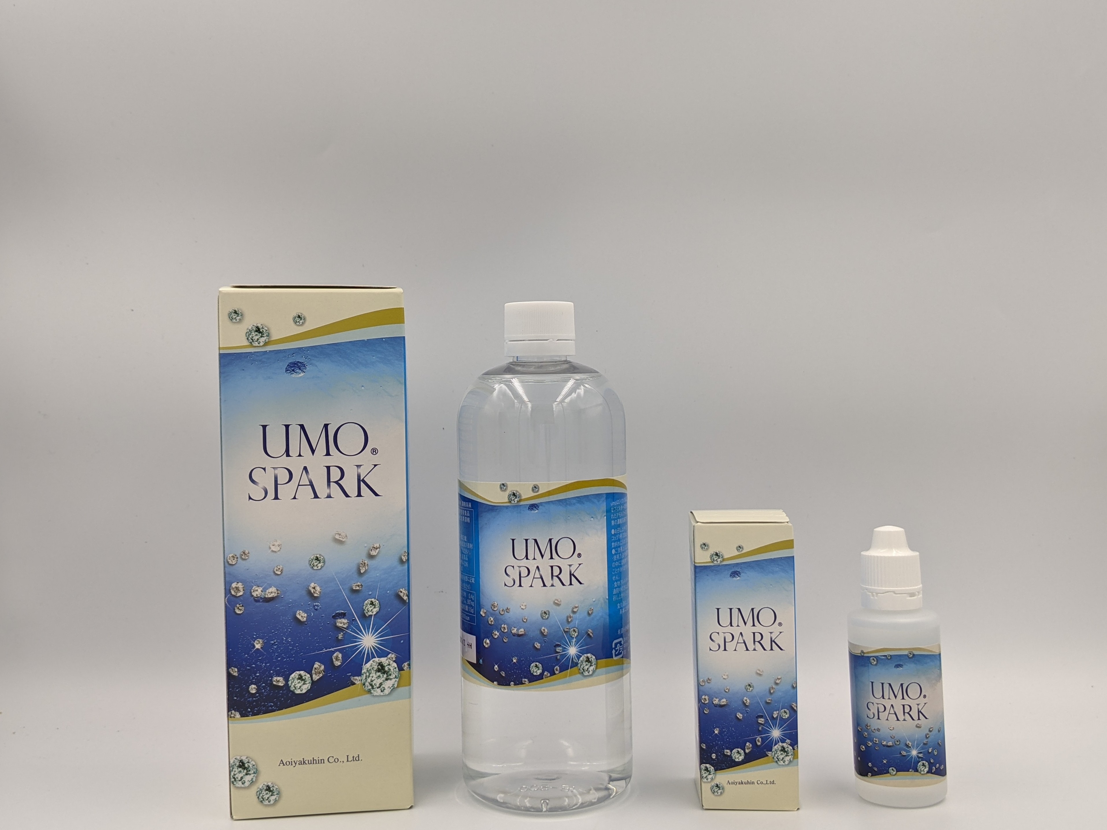 <div class='lum-box'><h4 class='fontColor_blue lum-font-size'>UMO SPARK濃縮溶液</h4></div><div class='lum-font-cnt'>UMO SPARKは水晶石の活用によって抽出・製造された完全に水に溶解する食用ケイ素です。
他5種類のミネラルがイオン化した溶液です。</div>