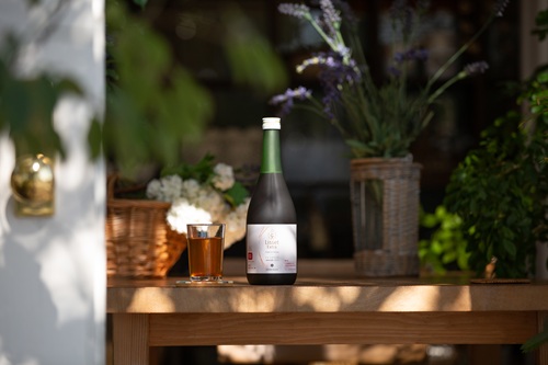 <div class='lum-box'><h4 class='fontColor_blue lum-font-size'>Exclusive for Esthetic Salons and Enzyme Baths Plant Fermentation Extract “Lisset Extra”</h4></div>
        	 	<div class='lum-font-cnt'>This nutrient-rich drink is made by fermenting seasonal, fresh, 100% domestically sourced plant ingredients (over 100 varieties including fruits, vegetables, leafy greens, root vegetables, berries, beans, mushrooms, grains, seaweed, and medicinal plants) and carbohydrates (such as brown sugar) with beneficial microorganisms like koji mold, yeast, and lactic acid bacteria.</div>