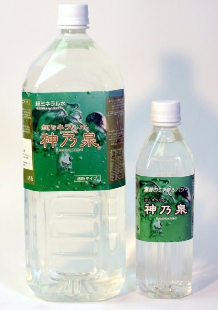 <div class='lum-box'><h4 class='fontColor_blue lum-font-size'>超ミネラル水  神乃泉</h4></div><div class='lum-font-cnt'>77種の微量ミネラルを高濃度配合した、液体マルチミネラル飲料。
 現代人に不足しがちなカルシウム・鉄・亜鉛などを含む、77種類の微量ミネラルをバランスよく配合。液状タイプのため、さまざまなライフスタイルに取り入れやすいのも特長です。</div>