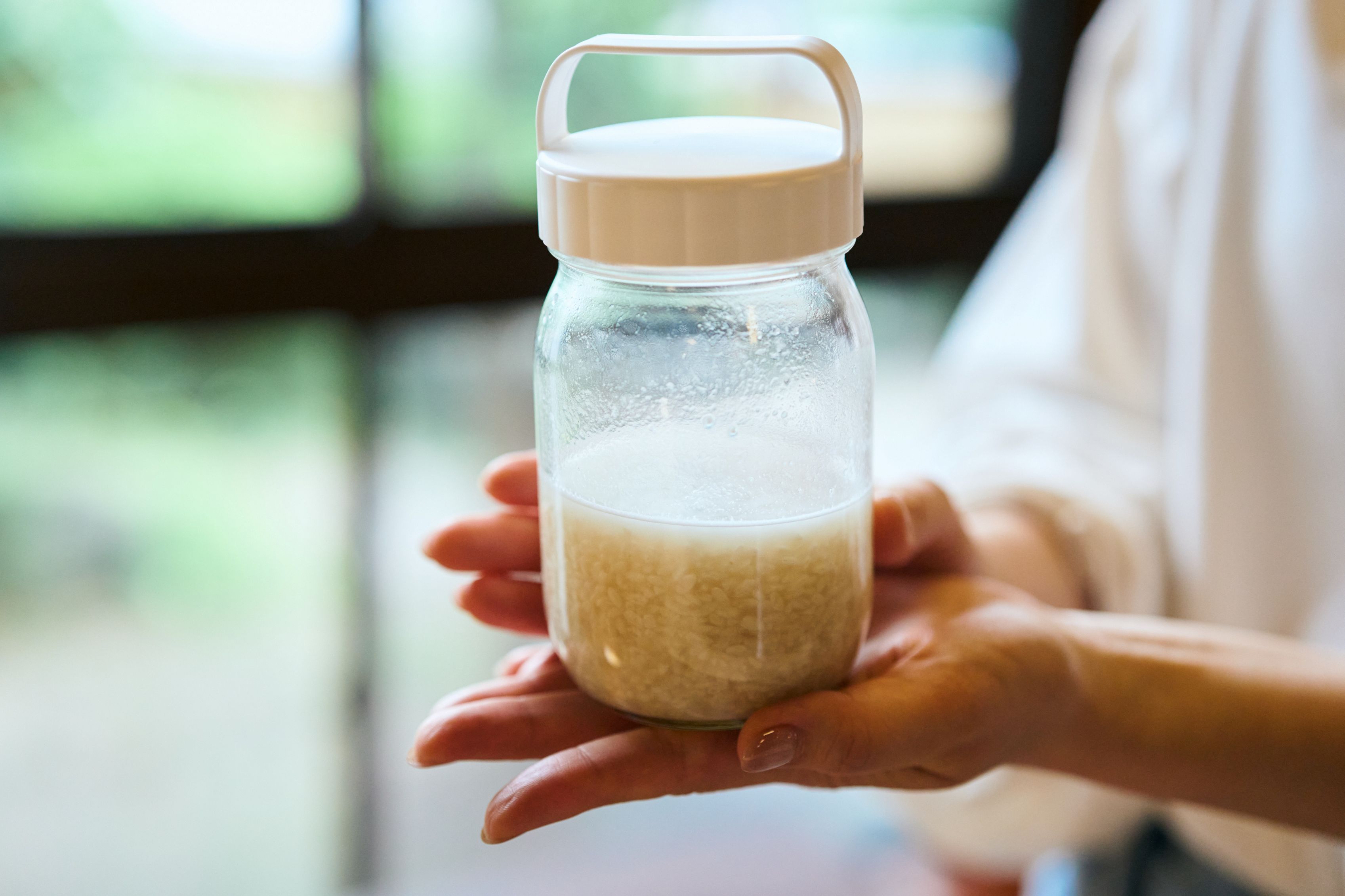 <div class='lum-box'><h4 class='fontColor_blue lum-font-size'>Gut health workshop</h4></div>
        	 	<div class='lum-font-cnt'>In support of the improvement of physical and mental health through food, all guests are able to experience seasonal hands-on activities such as making fermented seasonings using their own natural gut bacteria, helping to maintain a healthy gut environment even after their stay ends.</div>