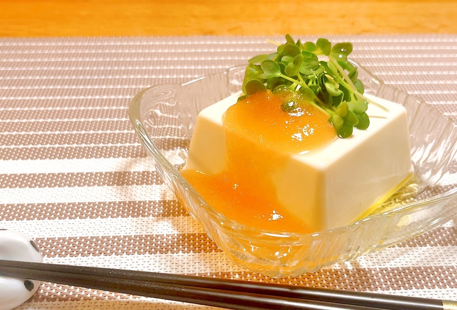 <div class='lum-box'><h4 class='fontColor_blue lum-font-size'>Plant-derived mentaiko paste</h4></div>
        	 	<div class='lum-font-cnt'>Plant-based mentaiko paste that looks exactly like the real thing! You can put it directly on rice or pasta, or mix it into a salad! Of course, it contains no fish, so it is suitable for vegans and vegetarians. *Certified vegan by the Japan Vegan Association</div>