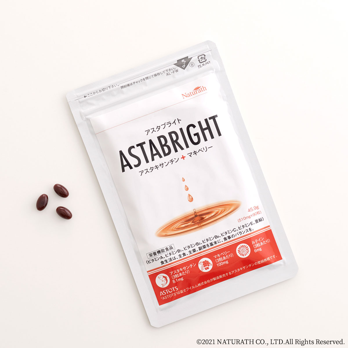 <div class='lum-box'><h4 class='fontColor_blue lum-font-size'>アスタブライト</h4></div><div class='lum-font-cnt'>
アスタキサンチンの他に配合されている物として
・アントシアニンが豊富な「マキべリー」
・ビタミン・ミネラルが凝縮されたスーパーフード「ブルーグリーンアルジー」が配合</div>