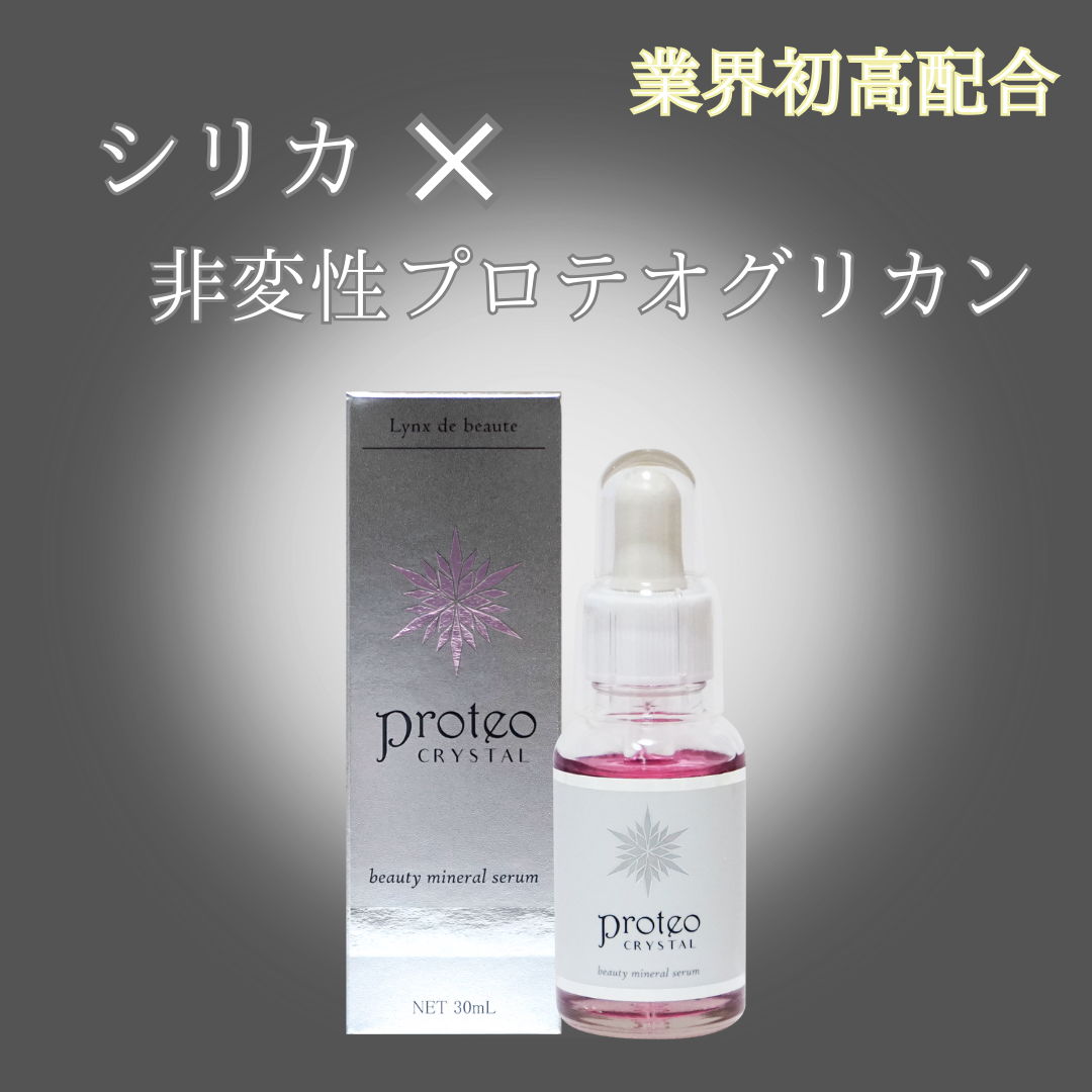 <div class='lum-box'><h4 class='fontColor_blue lum-font-size'>プロテオクリスタル美容液</h4></div><div class='lum-font-cnt'>パラベン・エタノール・鉱物油・合成香料不使用の濃密美容液。注目の美容成分「非変性プロテオグリカン」が肌にしっかりと水分をため込み、ふっくらとした肌へ導きます。
◆非変性プロテオグリカン(保湿力)
◆浸透性シリカ(美容成分の結合)
◆ナノセラミド(みずみずしさ)
◆キュアパッション（透明感）</div>