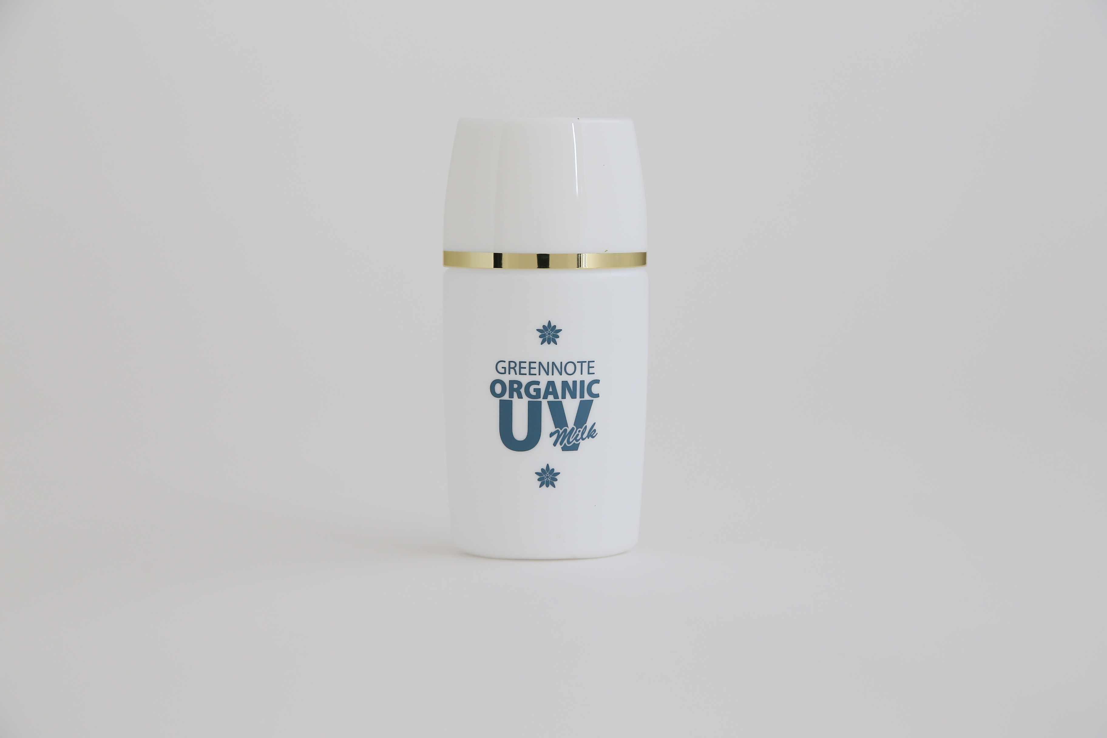 <div class='lum-box'><h4 class='fontColor_blue lum-font-size'>ORGANIC UV MILK</h4></div>
        		 <div class='lum-font-cnt'>Achieves "SPF50" with 100% naturally derived ingredients.
The new formula eliminates white cast and improves transparency! Certified organic sunscreen lotion
In order to achieve this gentleness, we have cleared the world's strict organic standards.
Even though it is non-chemical, it does not leave a white cast and is easy to use. Researchers are also particular about its ease of use.</div>