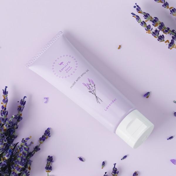 <div class='lum-box'><h4 class='fontColor_blue lum-font-size'>emureハンドクリーム　ラベンダーの香り</h4></div><div class='lum-font-cnt'>なじませるほどさらっと変わる高保湿ハンドクリーム。エミューオイル×シアバターを最適な割合で配合。エミューオイル、シアバターにはエモリエント作用があり、繰り返し使用することで肌を柔らげ整えていきます。</div>