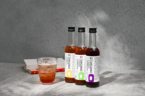 <div class='lum-box'><h4 class='fontColor_blue lum-font-size'>Organic Yamato Kombucha</h4></div>
        		 <div class='lum-font-cnt'>Three varieties of 100% organic kombucha fermented with organic agave and organic rooibos—low GI alternatives to sugar.
Two series totaling five varieties, including organic kombucha and plant-fermented extracts.</div>