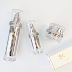 <div class='lum-box'><h4 class='fontColor_blue lum-font-size'>【幹細胞培養液×高級美容成分】SCJシリーズ</h4></div><div class='lum-font-cnt'>国内製造のヒト脂肪由来幹細胞順化培養液・エクソソームをはじめ、ナチュラルフラーレンやスピルリナマキシマエキスなど、選び抜かれた高級美容成分を惜しみなく配合した、本格派エイジングケアシリーズです。年齢を重ねた肌に、深いうるおいとハリをもたらし、内側から輝くような美しさを引き出します。</div>