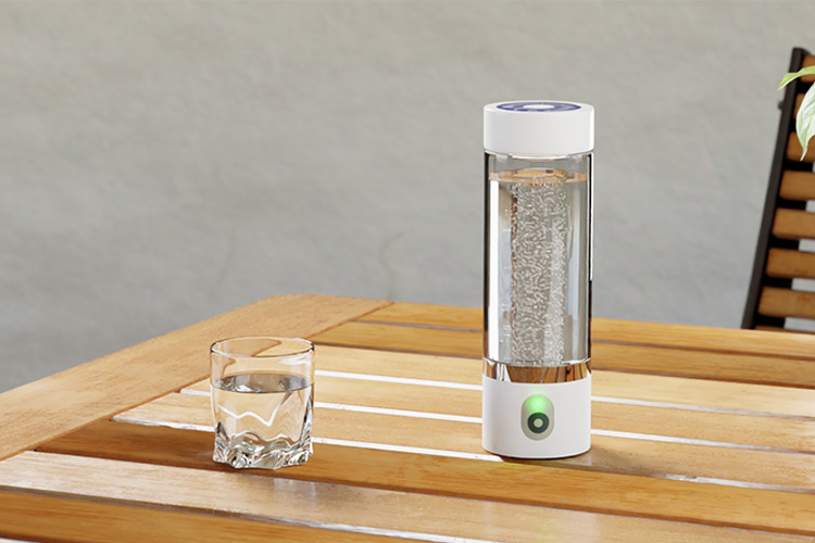 <div class='lum-box'><h4 class='fontColor_blue lum-font-size'>充電式高濃度水素水生成器「MyShintousuiBottle-Q」</h4></div><div class='lum-font-cnt'>3分30秒で溶存水素濃度1200ppb以上の水素水を生成できる持運びに便利な充電式水素水生成器。
2015年発売の大人気製品が、2023年8月に性能はそのままに、よりコンパクトにリニューアルしました。</div>