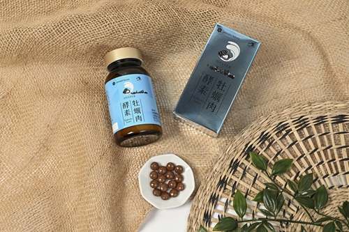 <div class='lum-box'><h4 class='fontColor_blue lum-font-size'>Oyster  Enzyme</h4></div>
        		<div class='lum-font-cnt'>Oyster  Enzyme is a nutritional supplement combining oyster meat extract—extracted and concentrated using a proprietary method from fresh raw oysters cultivated in the pristine waters of the Seto Inland Sea—with plant fermentation extract derived from over 100 types of domestic plant ingredients.</div>