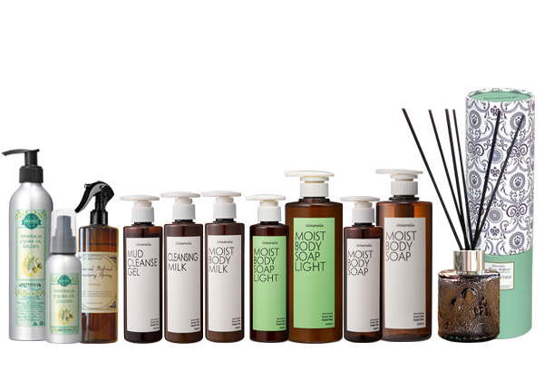 <div class='lum-box'><h4 class='fontColor_blue lum-font-size'>その他 化粧品・雑貨</h4></div><div class='lum-font-cnt'>その他いろいろな化粧品や雑貨を展示しておりますので、ぜひお立ち寄りください。

モイストボディーソープ / マッドクレンズジェル / モイストボディミルク / オーガニック ホホバオイル / アロマディフューザー / サニタリースプレー　など</div>