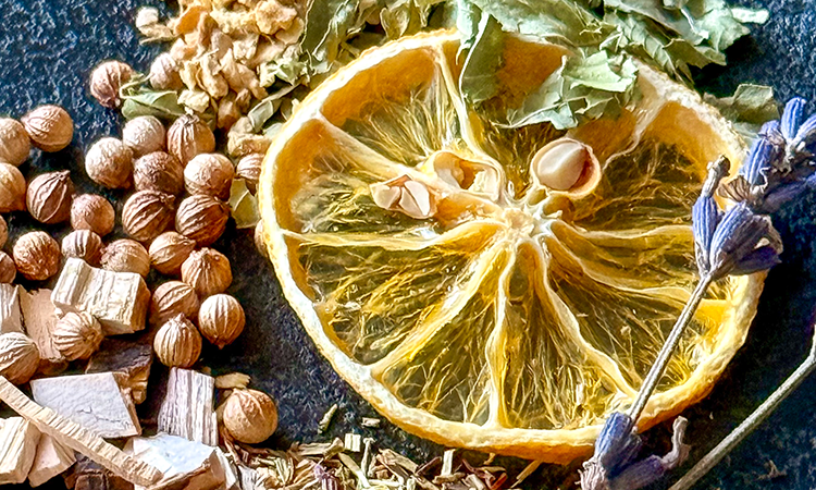 <div class='lum-box'><h4 class='fontColor_blue lum-font-size'>Blended Herbal  Teas</h4></div>
        		<div class='lum-font-cnt'>Blends rooted in the wisdom of phytotherapy to help regulate daily life. Includes premium selections using 100% organic, domestically grown herbs from Odawara.　Also we use ayurvedic herbs and western herbs.
</div>